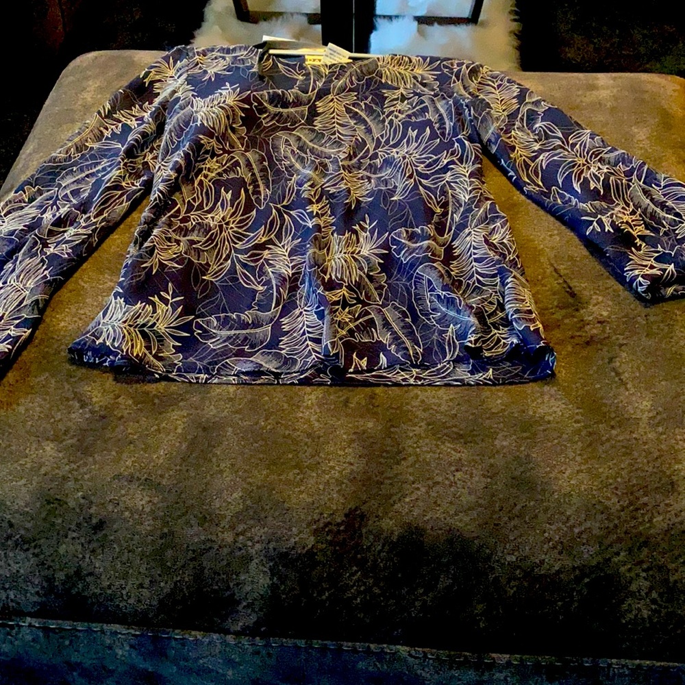 Nice dressy blouse almost new, size 8/medium